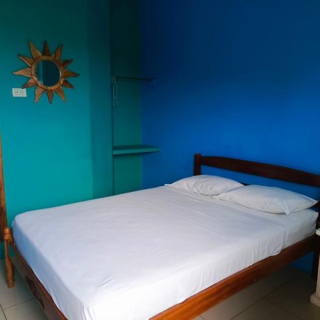 Hostal Alcazaba Puerto López Exterior foto