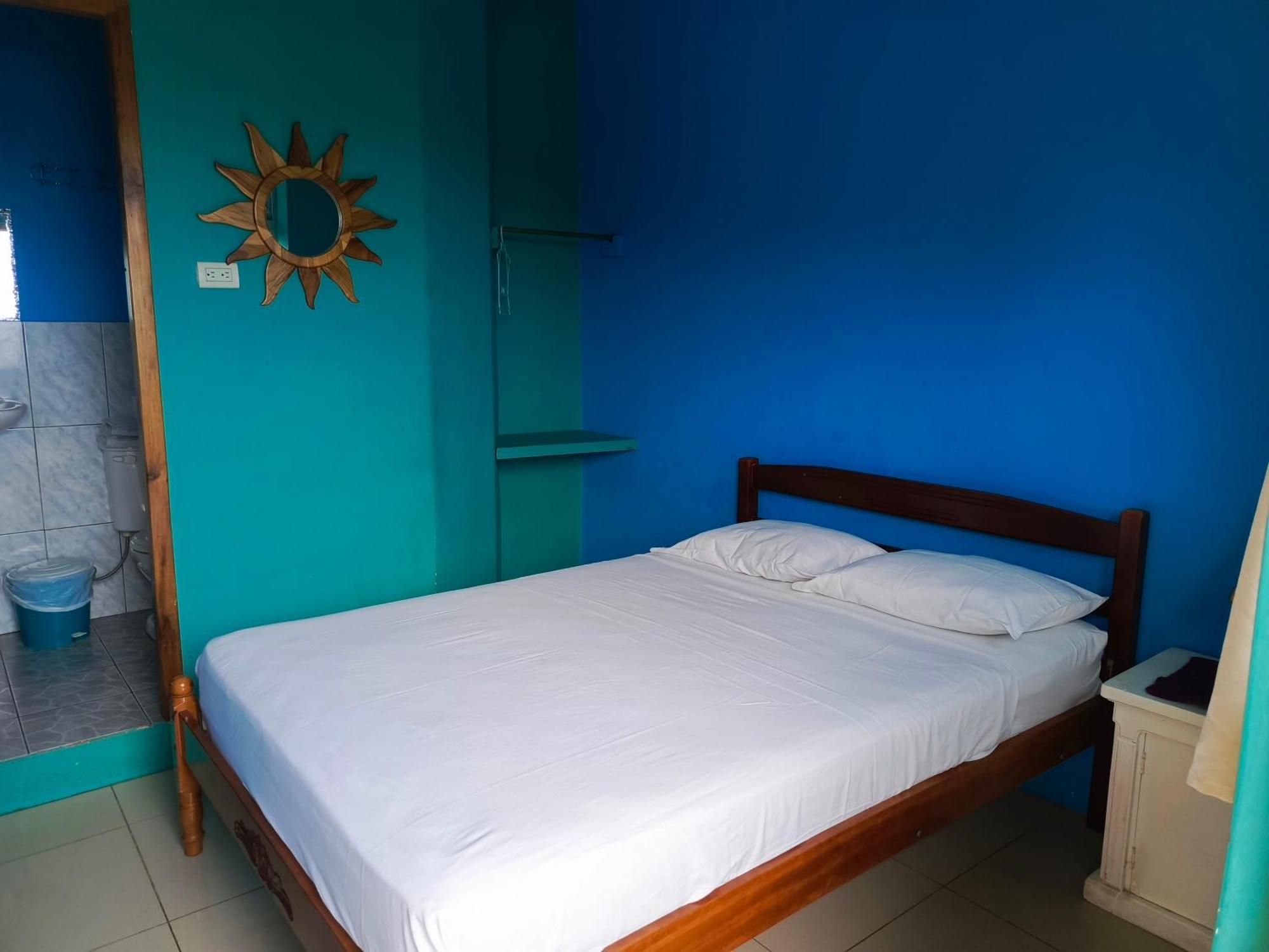Hostal Alcazaba Puerto López Exterior foto
