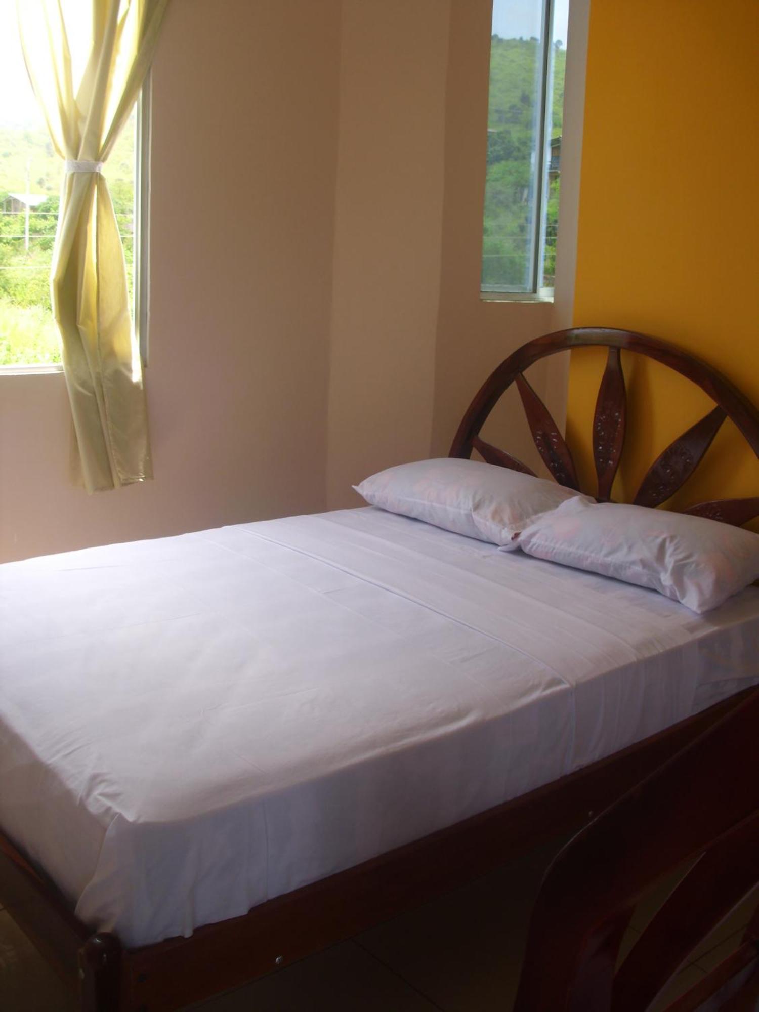 Hostal Alcazaba Puerto López Habitación foto