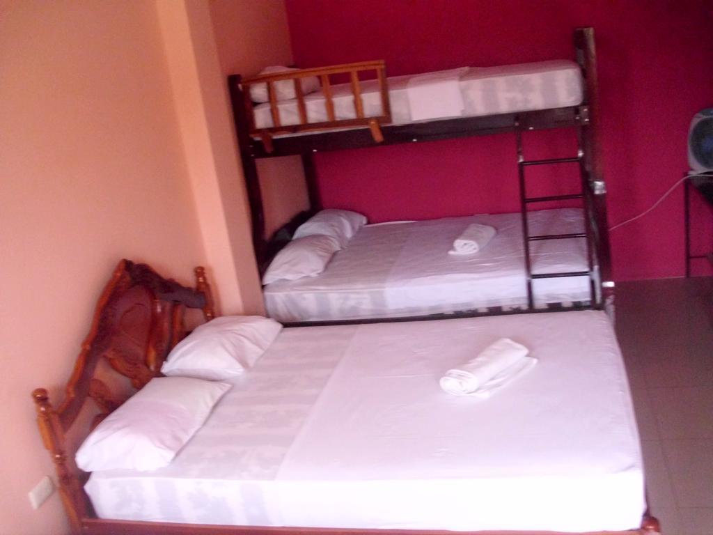 Hostal Alcazaba Puerto López Exterior foto