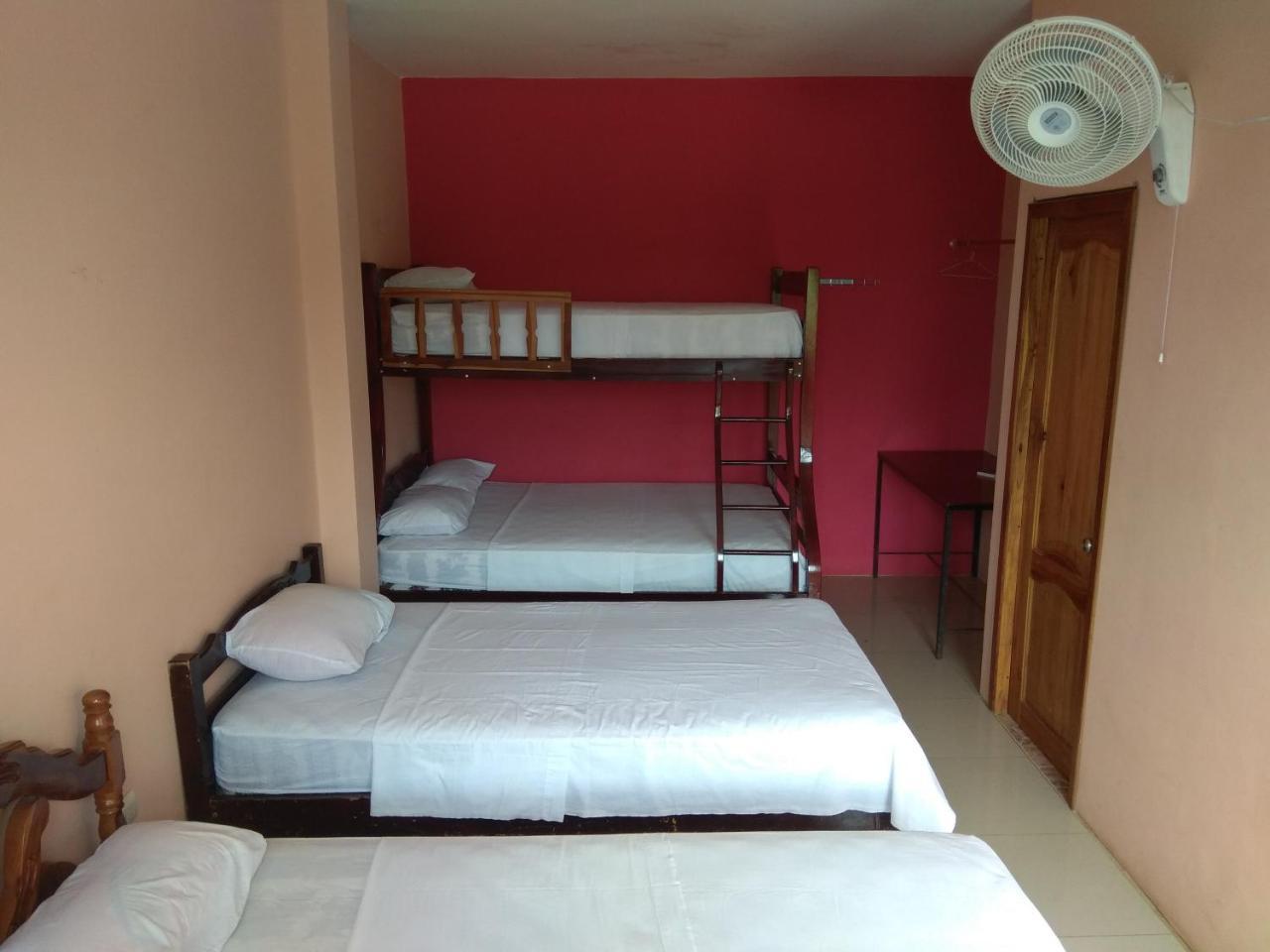 Hostal Alcazaba Puerto López Exterior foto